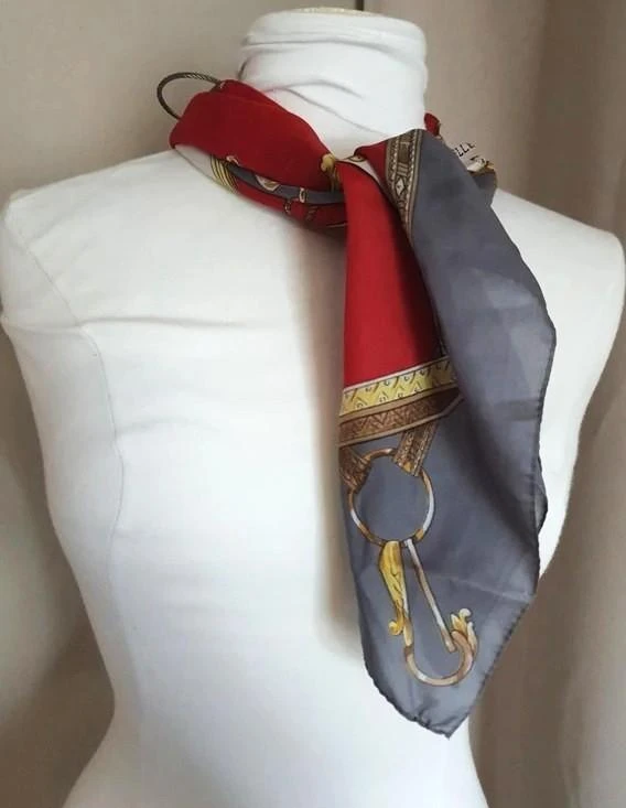 Foulard carré imprimé équestre Sellerie à la Française